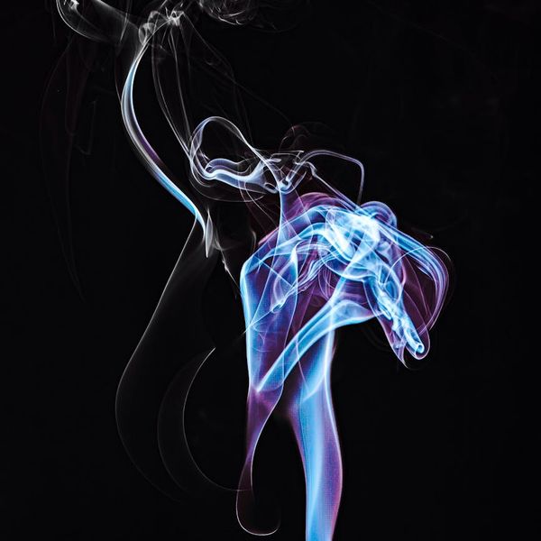 Abstract visual of flowing air representing breathing techniques.